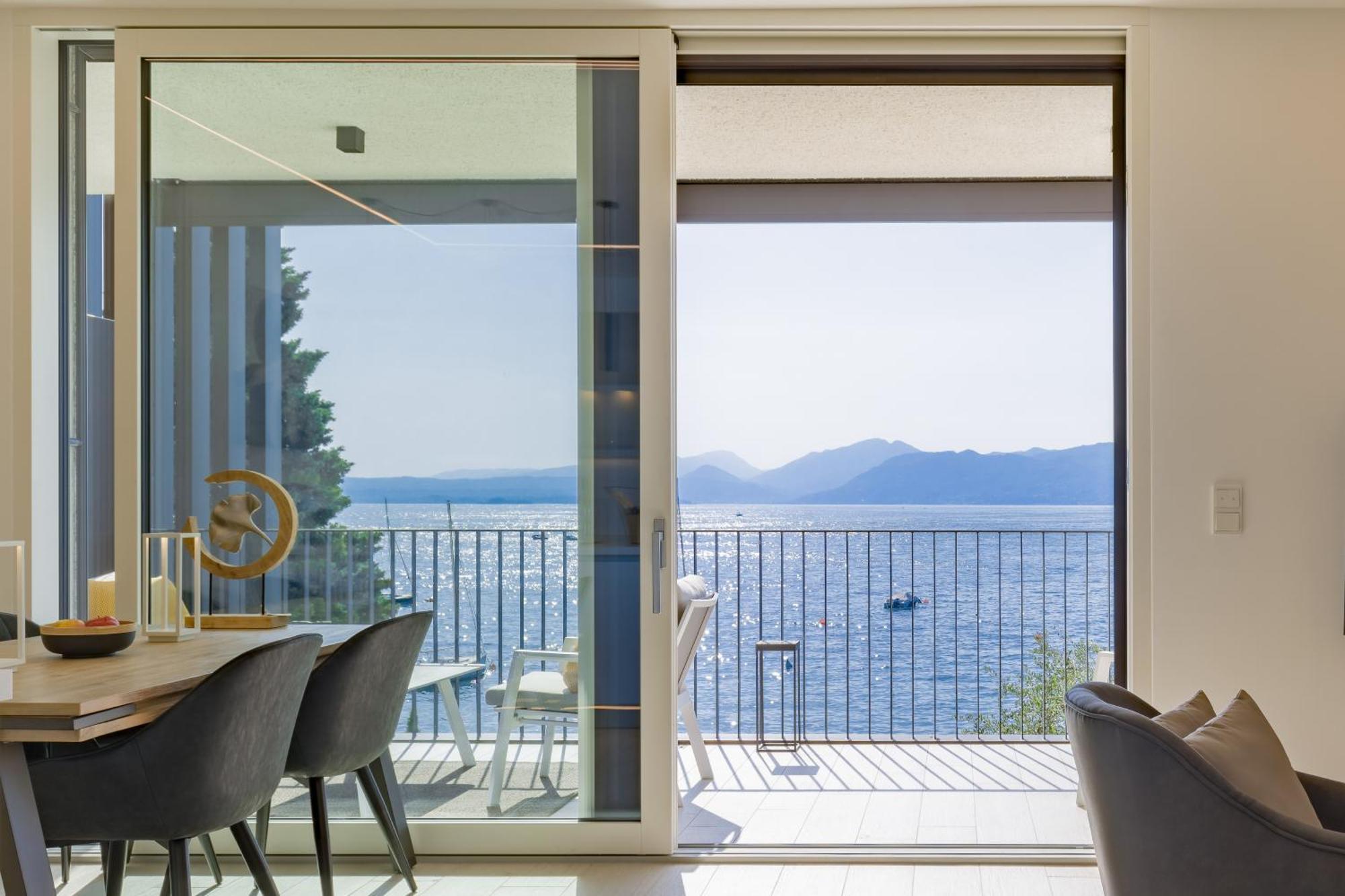 Appartement Salvatorehomes - Luxurious Dreamview Waterfront In With Pool - Casa Azura - A 5 Star Luxury Collection At Garda *